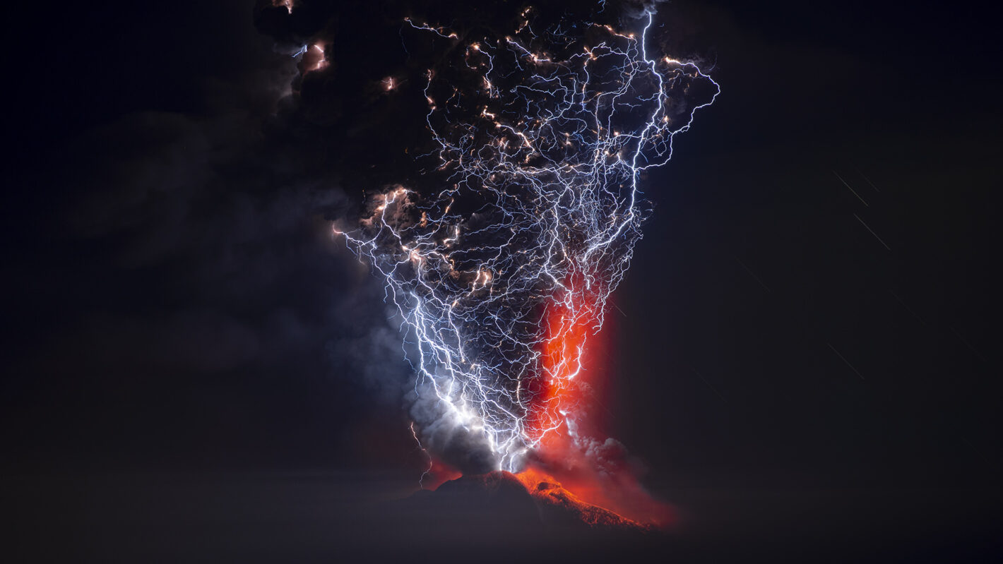 Les orages volcaniques à travers l’objectif de Francisco Negroni